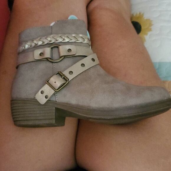 NEW IN BOX SO GIRLS BOOTS - Picture 4 of 6